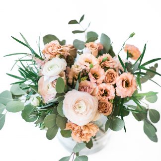 Moderni kimppu, persikan sävyt