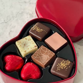 Suklaakonvehteja sydänrasiassa